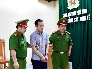 Bắt 5 cán bộ, nguyên cán bộ vụ xã hội đen đội lốt doanh nghiệp ở Phú Thọ