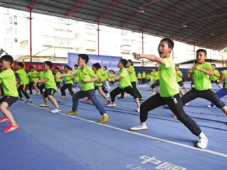 Trung Quốc giảm áp lực học đường