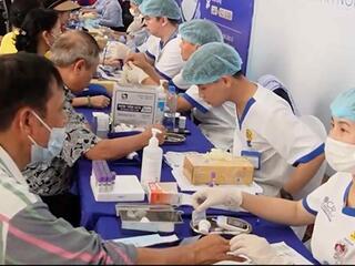 Hà Nội hướng tới chính sách khám chữa bệnh miễn phí dài hạn