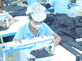 Một doanh nghiệp ở Quảng Ngãi hỗ trợ tiền xăng xe cho đoàn viên, người lao động