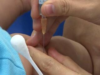 Ca bệnh viêm não mô cầu xuất hiện, người dân chủ động tiêm vaccine phòng bệnh