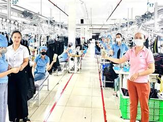 Doanh nghiệp hỗ trợ tiền xăng giúp công nhân bớt áp lực