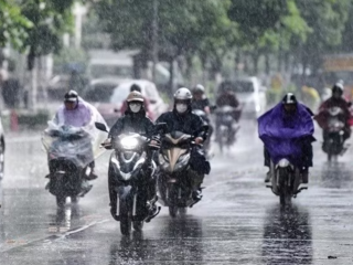 Dự báo thời tiết ngày 21/4: Bắc Bộ nắng nóng, Nam Bộ chiều mưa dông