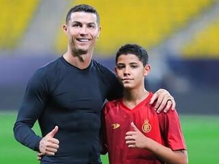 Al-Nassr cân nhắc đôn con trai Ronaldo lên đội một