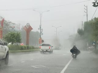 Mưa lớn gây ngập cục bộ một số tuyến đường ở Hà Tĩnh
