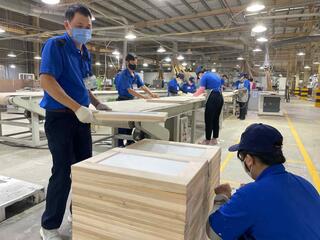 Nắng nóng ở TPHCM: Doanh nghiệp tăng cường ứng phó bảo vệ sức khỏe công nhân