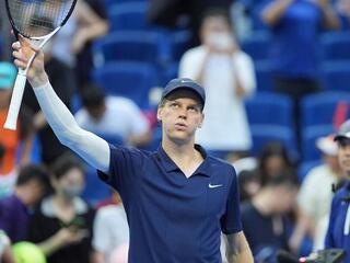 Sinner vào tứ kết Rome Masters, san bằng thành tích của Djokovic