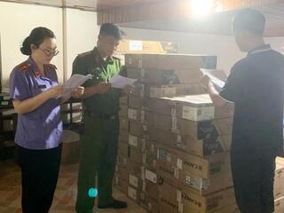 Khởi tố quản lý cửa hàng thay nhãn, giả xuất xứ bếp điện từ để trục lợi