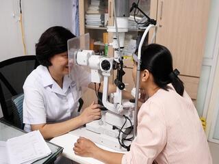 Nắng nóng kéo dài, bệnh về mắt gia tăng