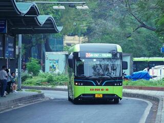 Metro, xe buýt điện định hình giao thông xanh Thủ đô
