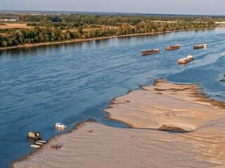 Loạt lò phản ứng hạt nhân châu Âu ngừng hoạt động vì sông Danube cạn nước