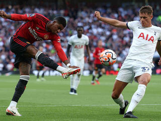 Alejandro Balde khó lòng đến Man United vì Marcus Rashford