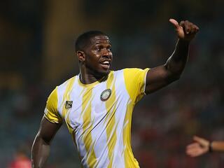 Các đội bóng V.League đau đầu với những án phạt chuyển nhượng từ FIFA