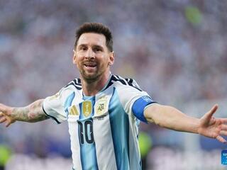 Messi chia tay, chiếc áo số 10 lại trở thành gánh nặng với Argentina