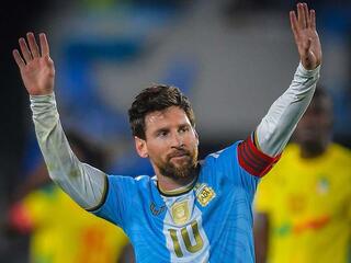 Messi ghi bàn trong trận chia tay, Argentina thắng đậm Benin