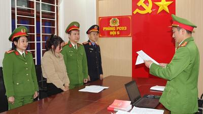 Giấm giả pha axit công nghiệp, chủ cơ sở bị khởi tố