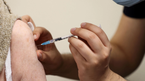 Phát hiện mới nhất về hiệu quả mũi 3 vaccine COVID-19: Tiến sĩ nói 'Bằng chứng đã rõ ràng'