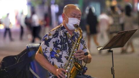 Phố đi bộ Hà Nội nhộn nhịp trở lại sau gần 1 năm tạm dừng