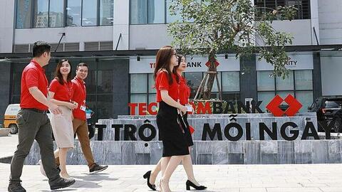 Vì sao Techcombank liên tục không chia cổ tức nhưng đẩy mạnh phát hành ESOP giá rẻ?