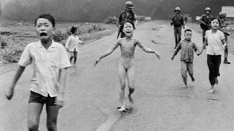 Gặp nhiếp ảnh gia Nick Út sau 50 năm bức ảnh "Em bé Napalm" gây chấn động thế giới: "Nếu cô bé ấy chết, tôi cũng sẽ tự sát"