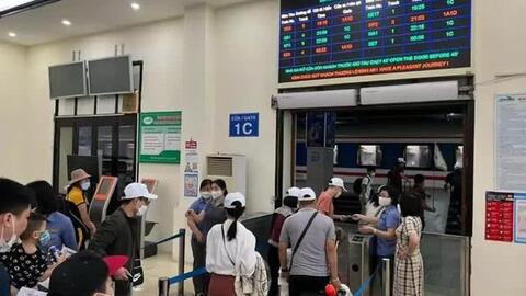 Sân bay Nội Bài, ga Hà Nội đón lượng khách cao kỷ lục dịp nghỉ lễ Giỗ Tổ Hùng Vương