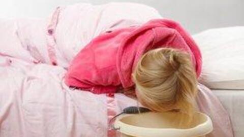 Dịch nôn ở trẻ: Xử trí như thế nào khi con liên tục nôn ói?