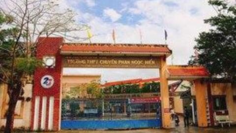 Kỷ luật Hiệu phó bắt học sinh ăn thức ăn lấy từ thùng rác ở Cà Mau