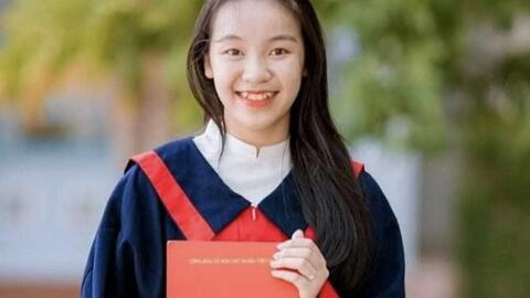 Nữ sinh người dân tộc Thái giành ngôi vị thủ khoa