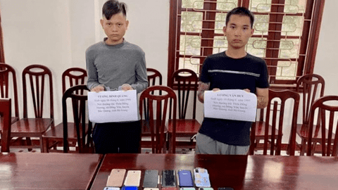 Bắt 2 đối tượng đột nhập công trường trộm cắp hàng chục điện thoại di động