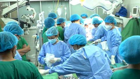 Các bệnh viện tại TP.HCM: Đấu thầu vẫn vướng, thuốc thiếu trước hụt sau