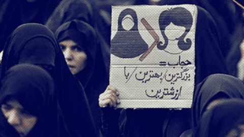 Người phụ nữ Iran bị bắt vì đi ăn mà không trùm khăn