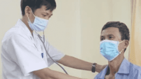 Ho húng hắng tưởng là bệnh tuổi già, người đàn ông phải cắt một phần lá phổi vì ung thư