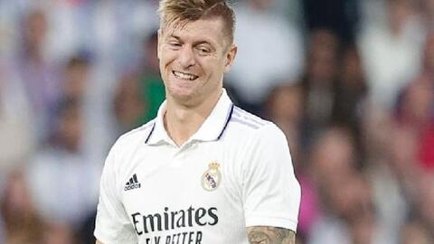 Toni Kroos lần đầu nhận thẻ đỏ sau 15 năm chơi bóng chuyên nghiệp