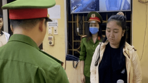 Lợi dụng chuyến bay giải cứu để lừa đảo, giám đốc đối mặt tội danh nào?