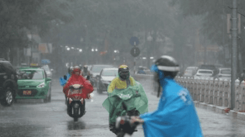 Miền Bắc rét về đêm và sáng, miền Trung mưa dông dài ngày