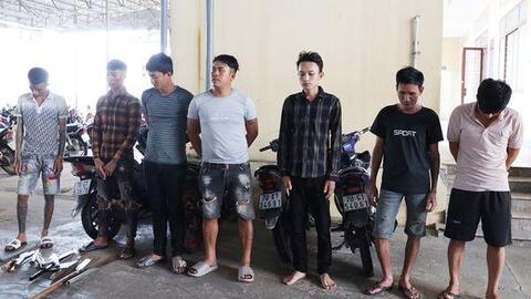 Bắt nhóm bảo kê và hủy hoại tài sản các quán cà phê