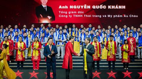 Louis Nguyễn - Con trai vua hàng hiệu Johnathan Hạnh Nguyễn đoạt Giải thưởng Sao Đỏ năm 2022