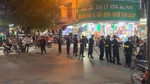 Cảnh sát khám xét nhà giang hồ cộm cán ở Thanh Hóa