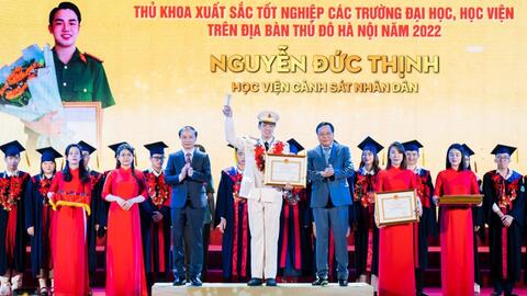 Nam Thủ khoa chuẩn “con nhà người ta”