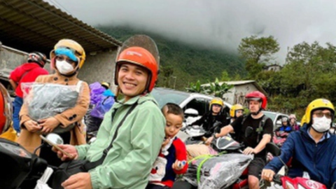 Du khách ùn ùn đổ về, Hà Giang tắc đường, chợ đêm Đồng Văn đông nghẹt thở