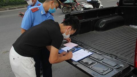 Trong tháng 11, Hà Nội xử phạt 1.452 trường hợp vi phạm về trật tự an toàn giao thông