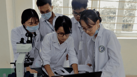 Nhờ 1 câu nói của thầy giáo, nữ sinh từng học kém lột xác, trở thành thủ khoa cả đầu vào và đầu ra Đại học Sư phạm Hà Nội