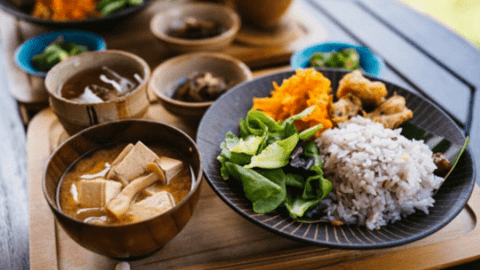 Viện Nghiên cứu Tuổi thọ hướng dẫn chế độ ăn Okinawan giúp kích hoạt gene "trường sinh"