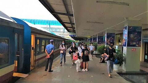 Sẽ chạy thêm nhiều tàu khách tuyến Hà Nội - Hải Phòng dịp nghỉ Tết Dương lịch