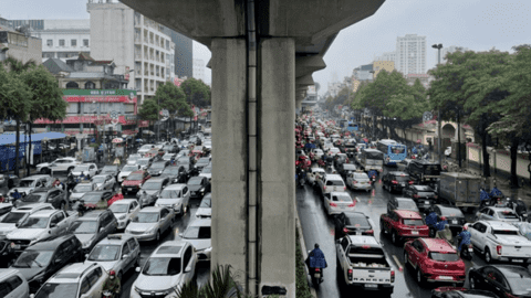 Xén vỉa hè, thu hẹp lô cốt để mở rộng đường, tránh ùn tắc tại Hà Nội