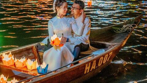 Phố cổ Hội An chật kín du khách ngày đầu năm