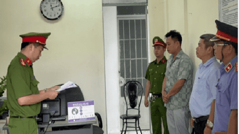 Nghi nhận hối lộ, một Phó Chánh Văn phòng huyện ở Khánh Hòa bị tạm giam