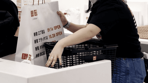 Ấm no hơn mọi loại thưởng tết: Uniqlo vừa tuyên bố sẽ tăng 40% lương cho toàn bộ nhân viên