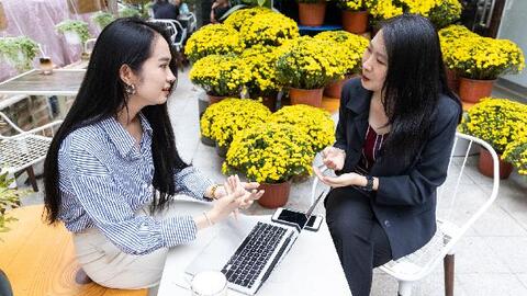 Cảnh trái ngược ở TP.HCM, Hà Nội trong ngày đầu làm việc sau Tết