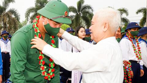 1.825 thanh niên ưu tú Bình Dương hăng hái lên đường nhập ngũ